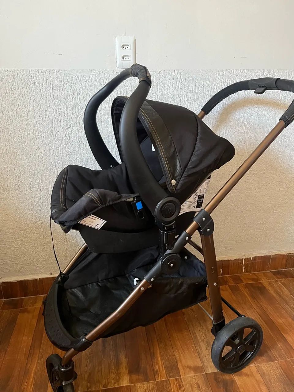 Carrinho +bebê conforto 
