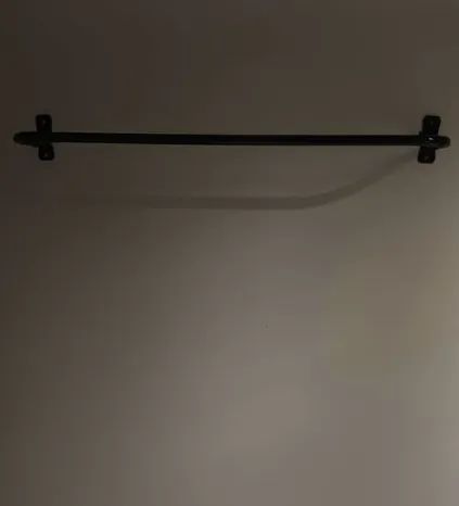 Arara de roupa de parede