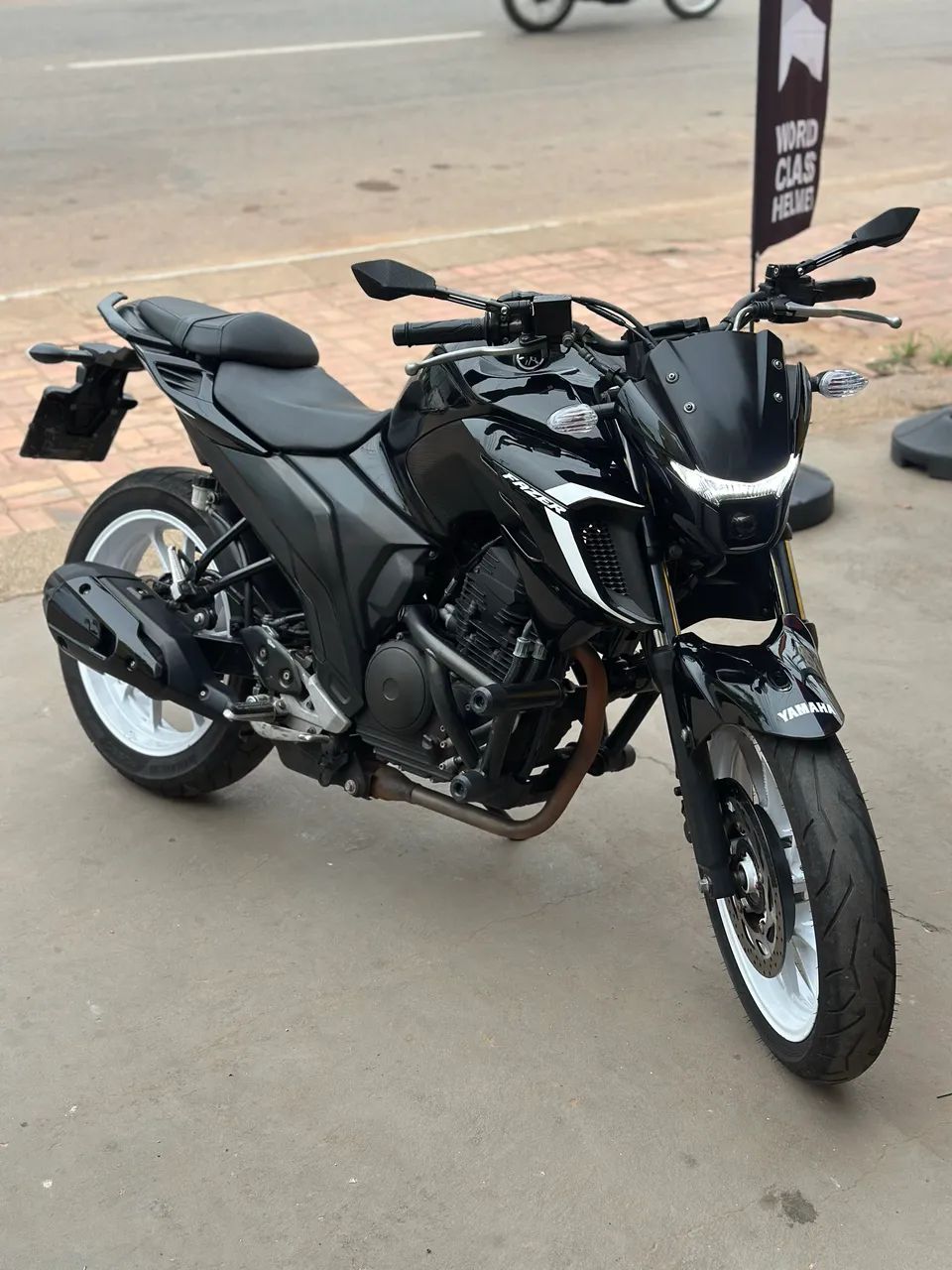 FZ25 PRETA 2023 