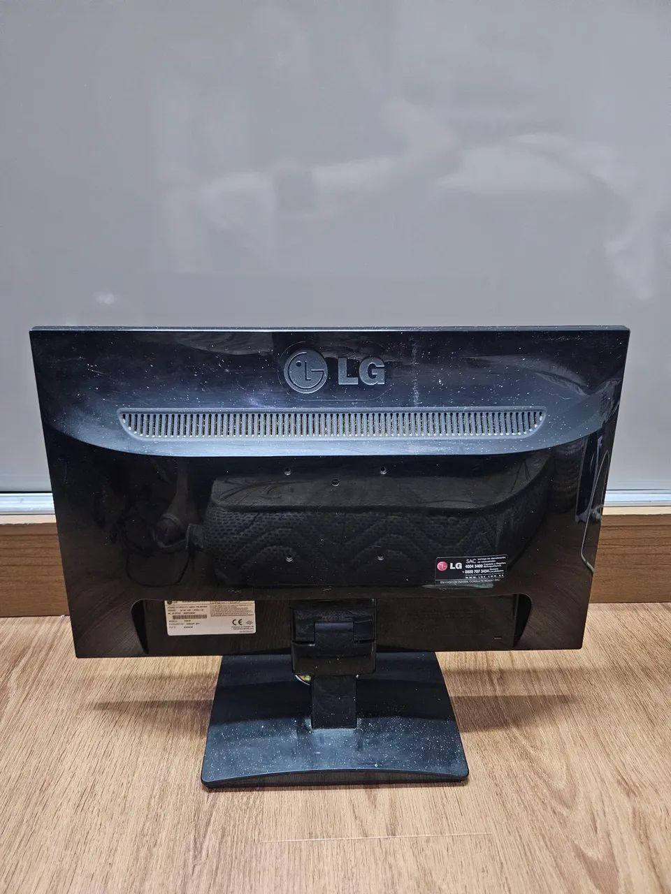 Monitor LG Flatron 20 Polegadas LED (Com Cabos) - Funcionando Tudo - Foto 2