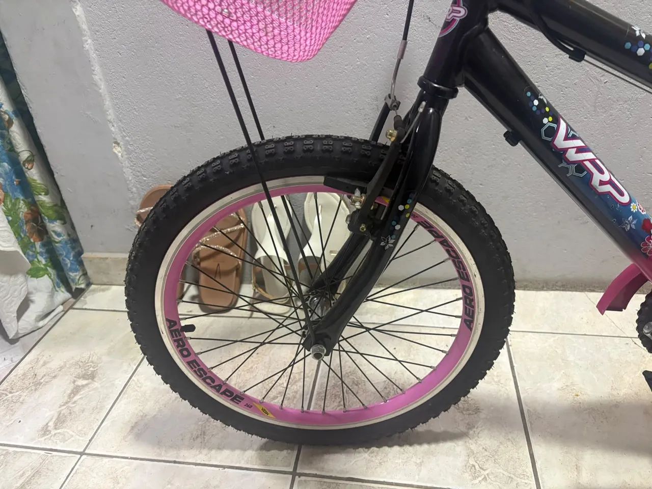 Bicicleta aro 15 Pink com preto - Foto 4