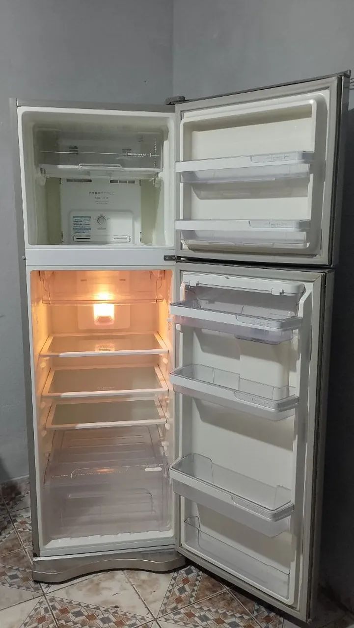 Geladeira Eletrolux aço inox  - Foto 4