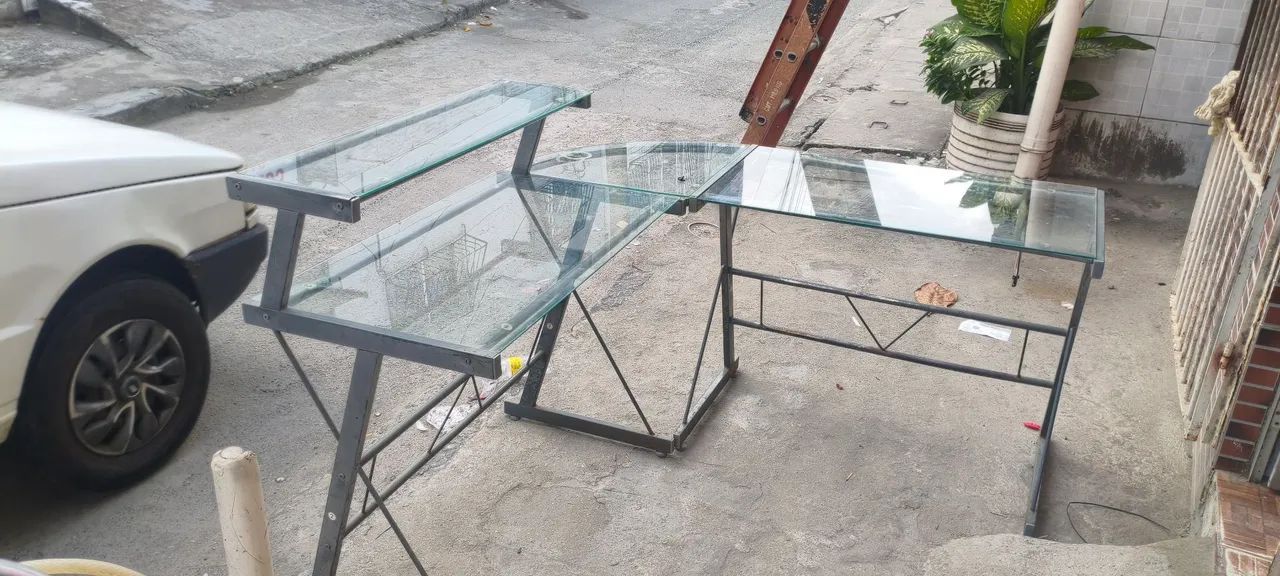 Mesa de escritório tipo L semi-novo 