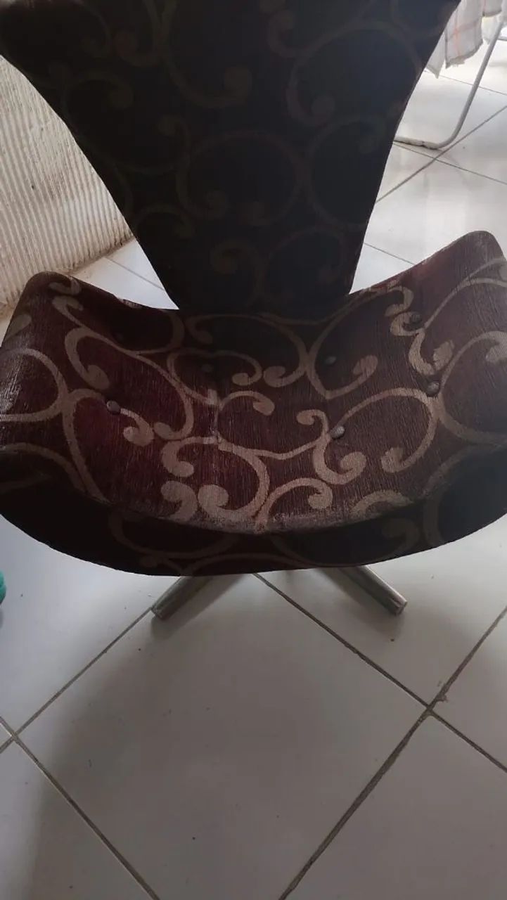 Vendo 02 poltrona de sala com base alumínio 