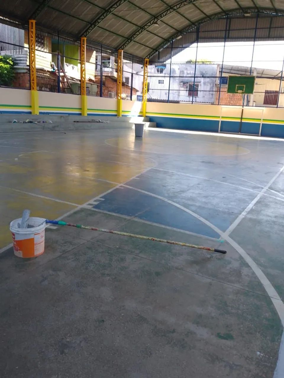 Pintor profissional de quadra poliesportiva  - Foto 2