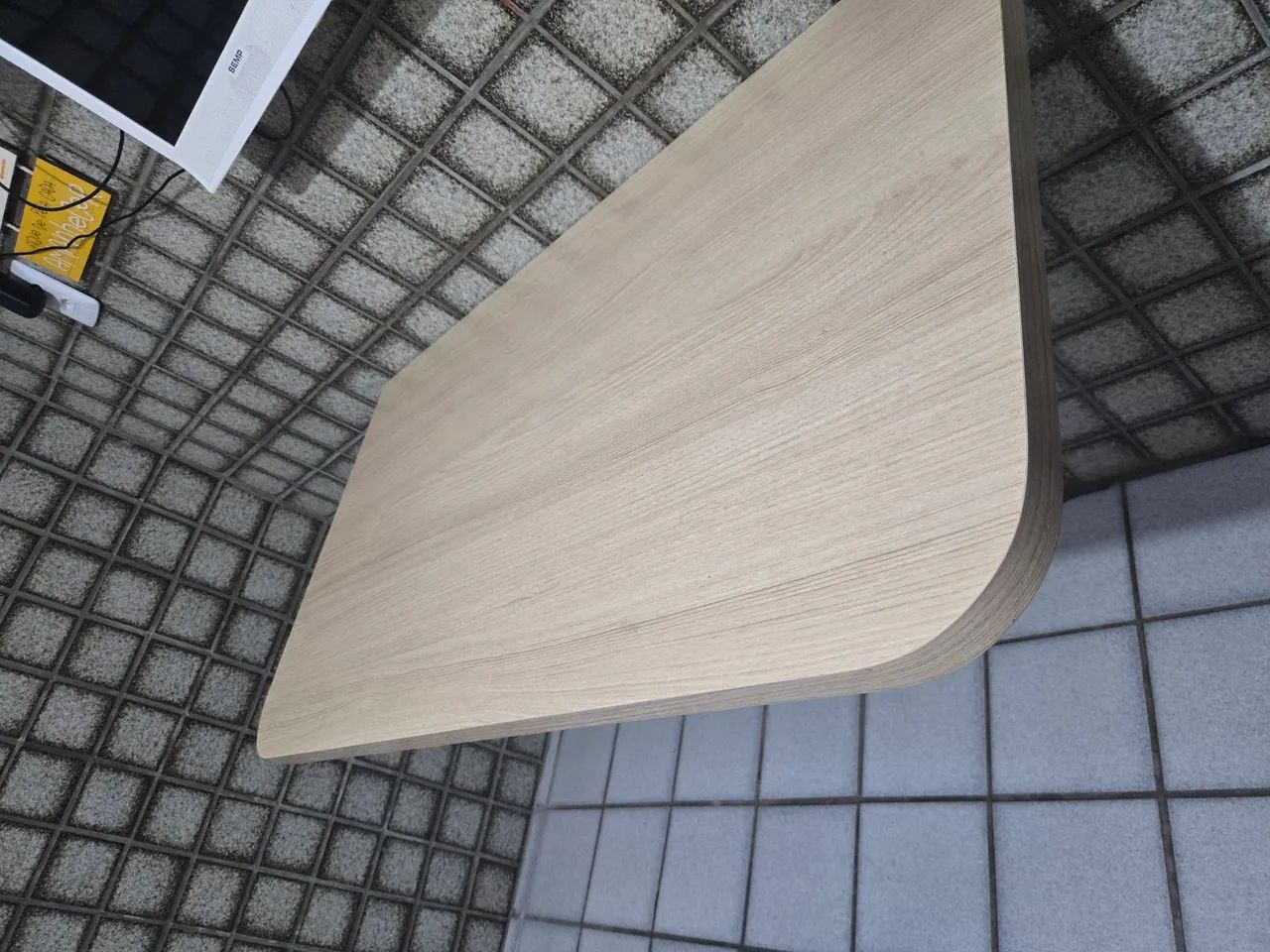 Mesa retrátil de apoio para cozinha