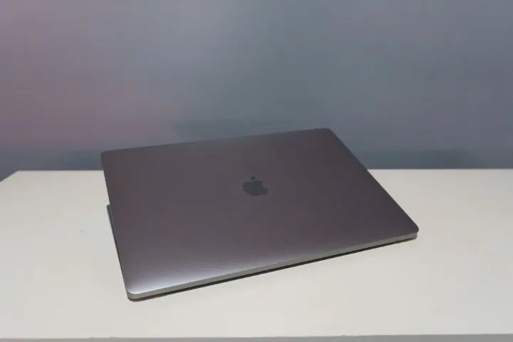 MacBook Pro 2019 Touch Bar 15.6 - Foto 2