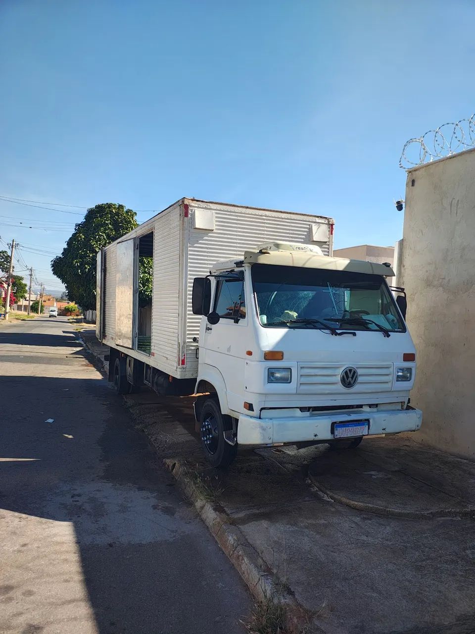 VW 7-100 Baú  - Foto 5