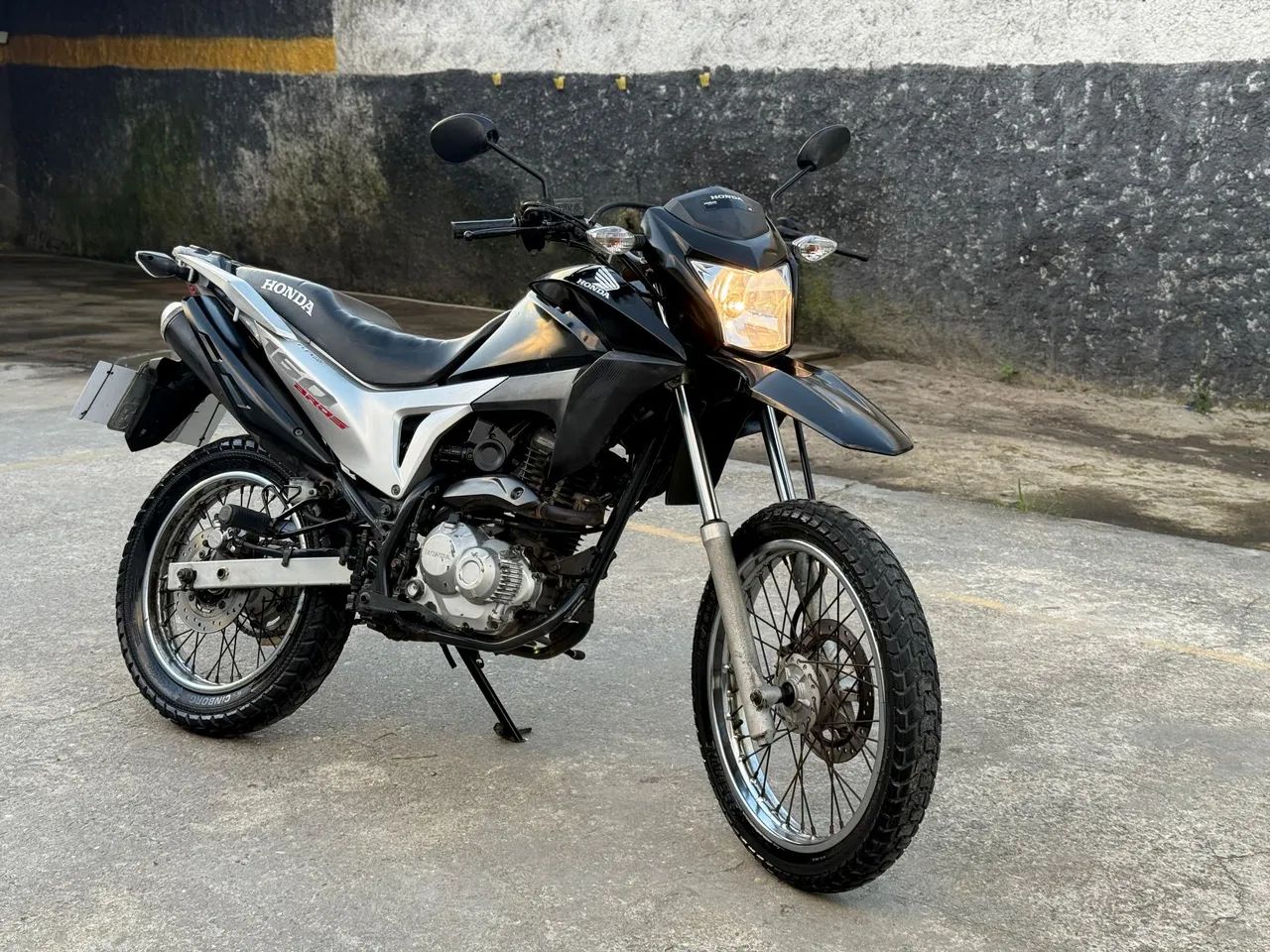 ALUGA-SE MOTO *74