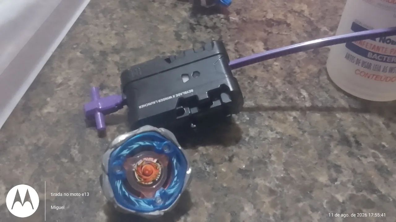 Beyblade com Arena e Lançador - Foto 2