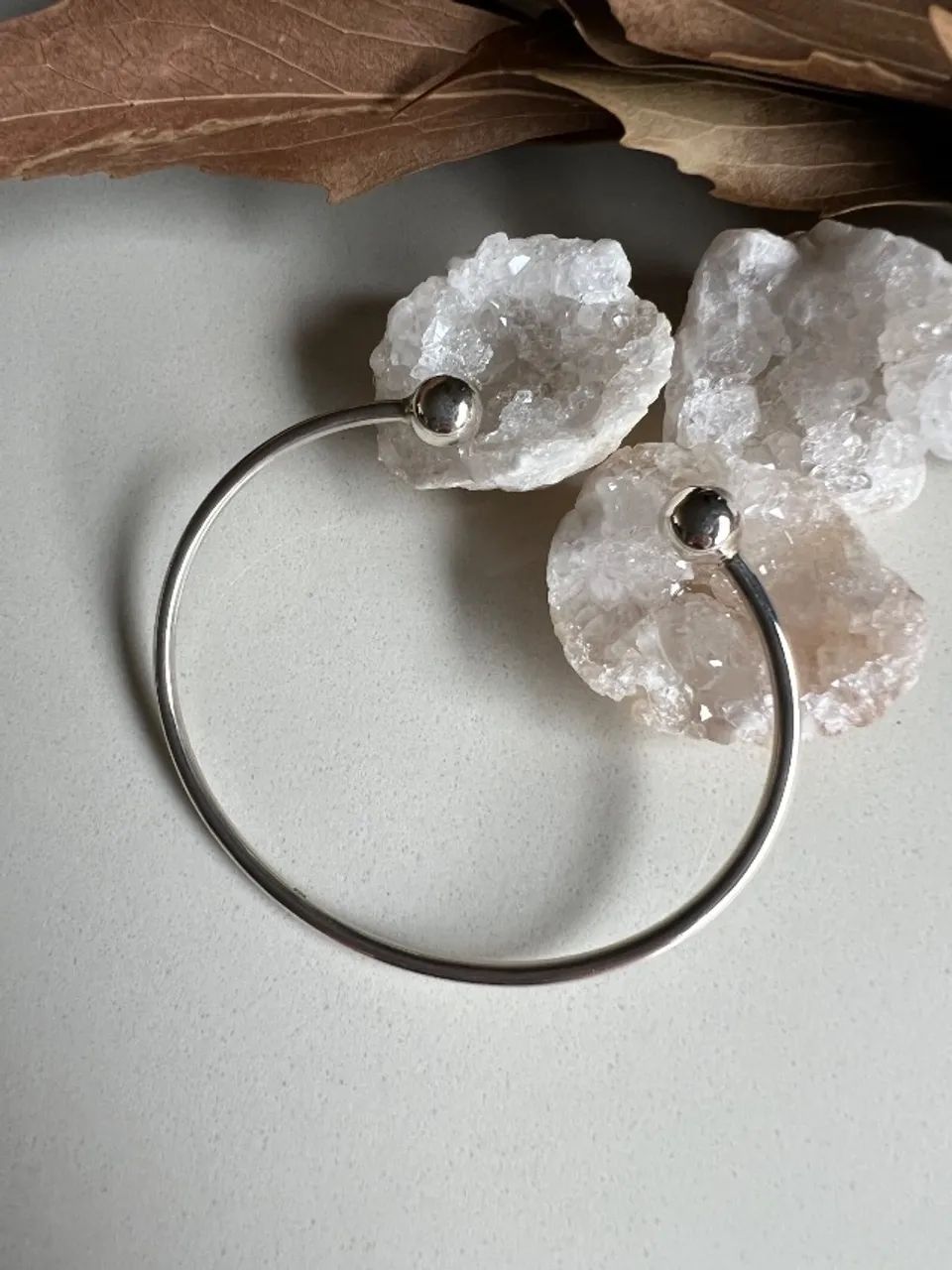 Bracelete Liso com Bola nas Pontas - Foto 2