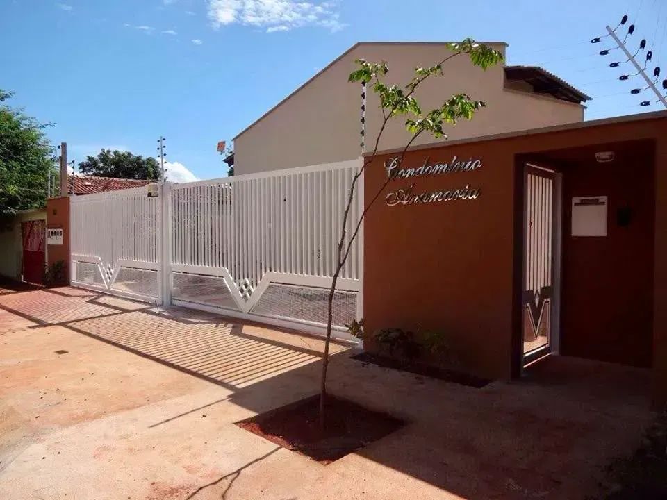 Casa em Condomínio à Venda  Aureny IV