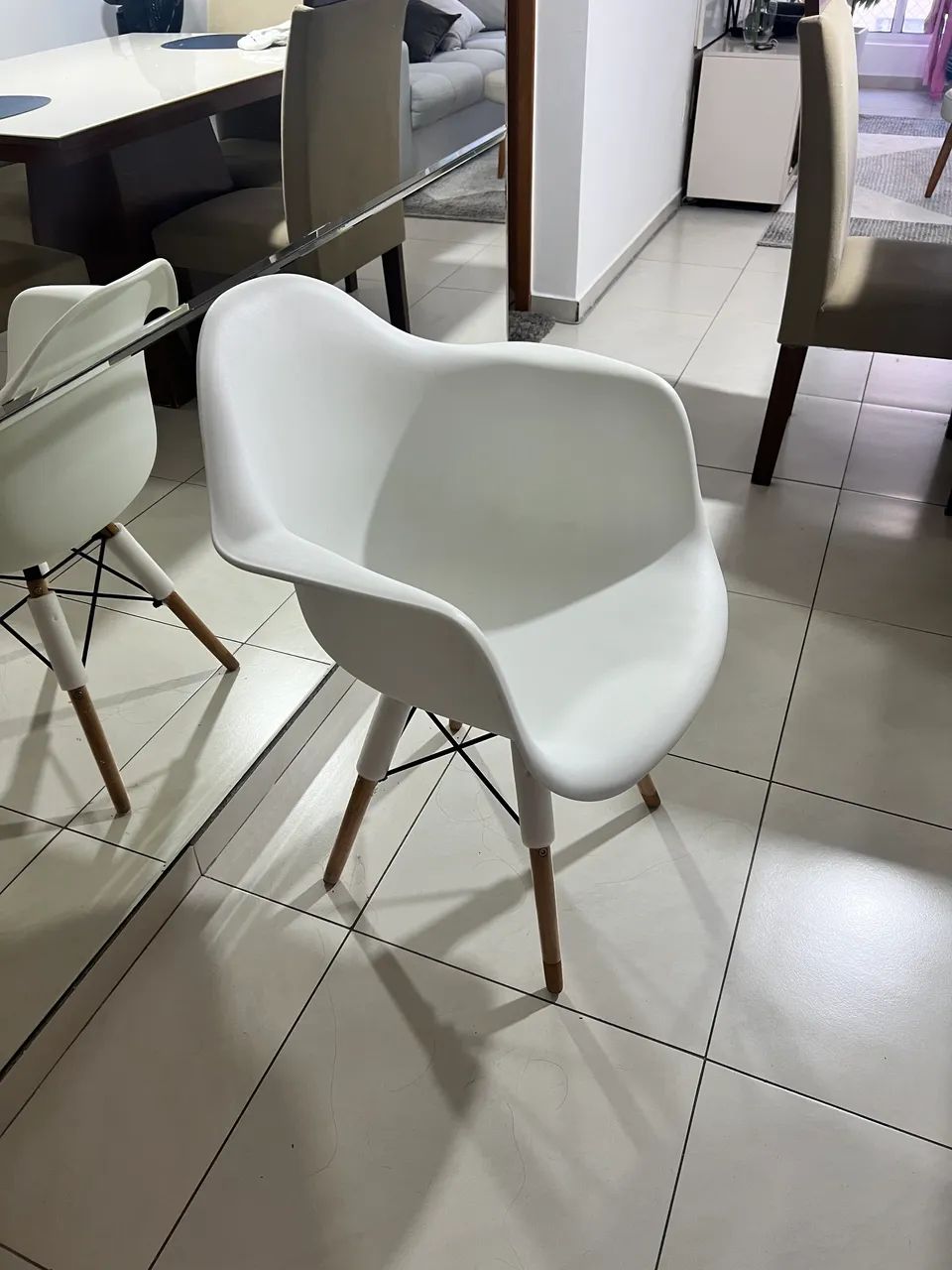 Cadeira moderna semi nova  - Foto 2