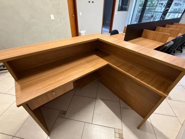 BALCÃO RECEPÇÃO ESCRITÓRIO EM L COM MESA E GAVETA  - Foto 2