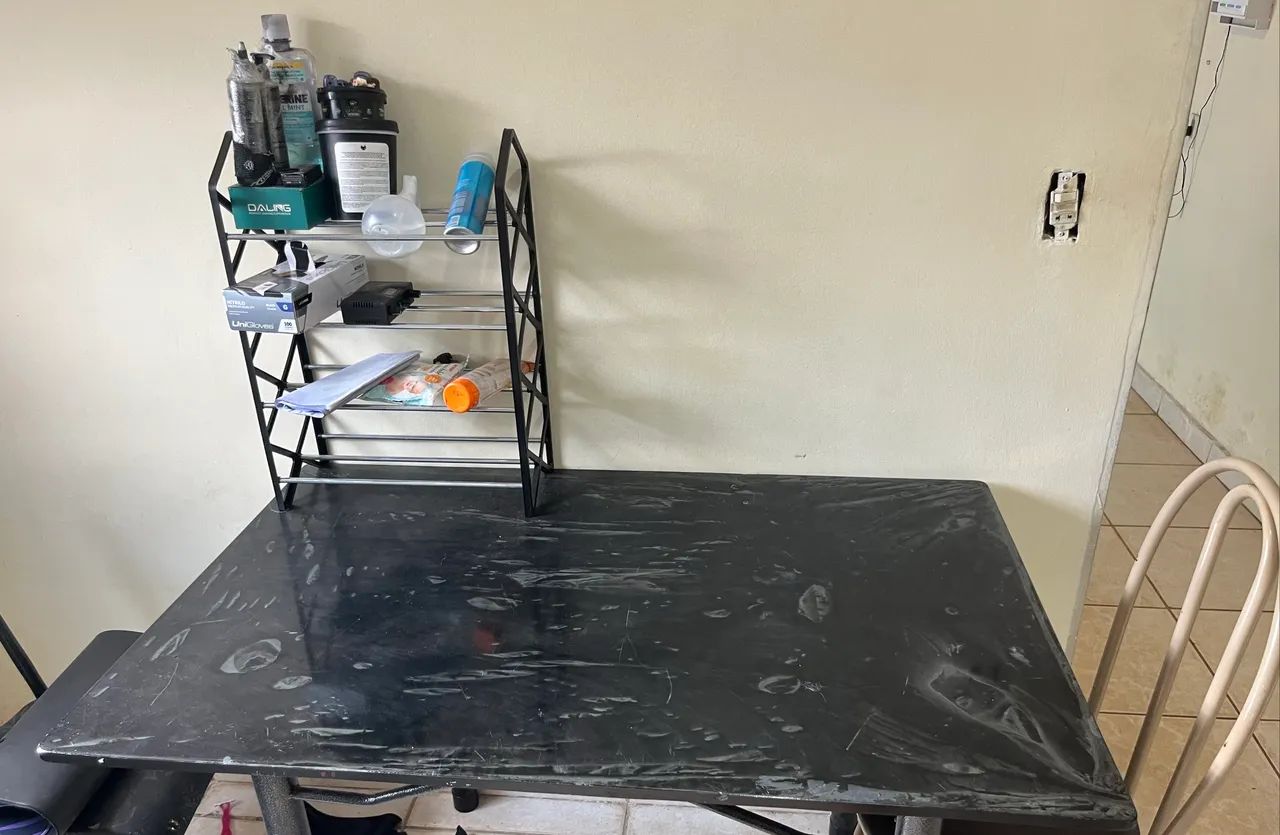 MESA DE MÁRMORE- SEM CADEIRAS 