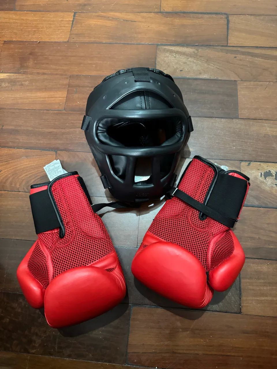 vendo kit de capacete e luva de box 12 oz - Foto 3