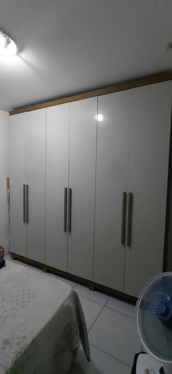 Guarda roupa 6 portas em estado de novo 
