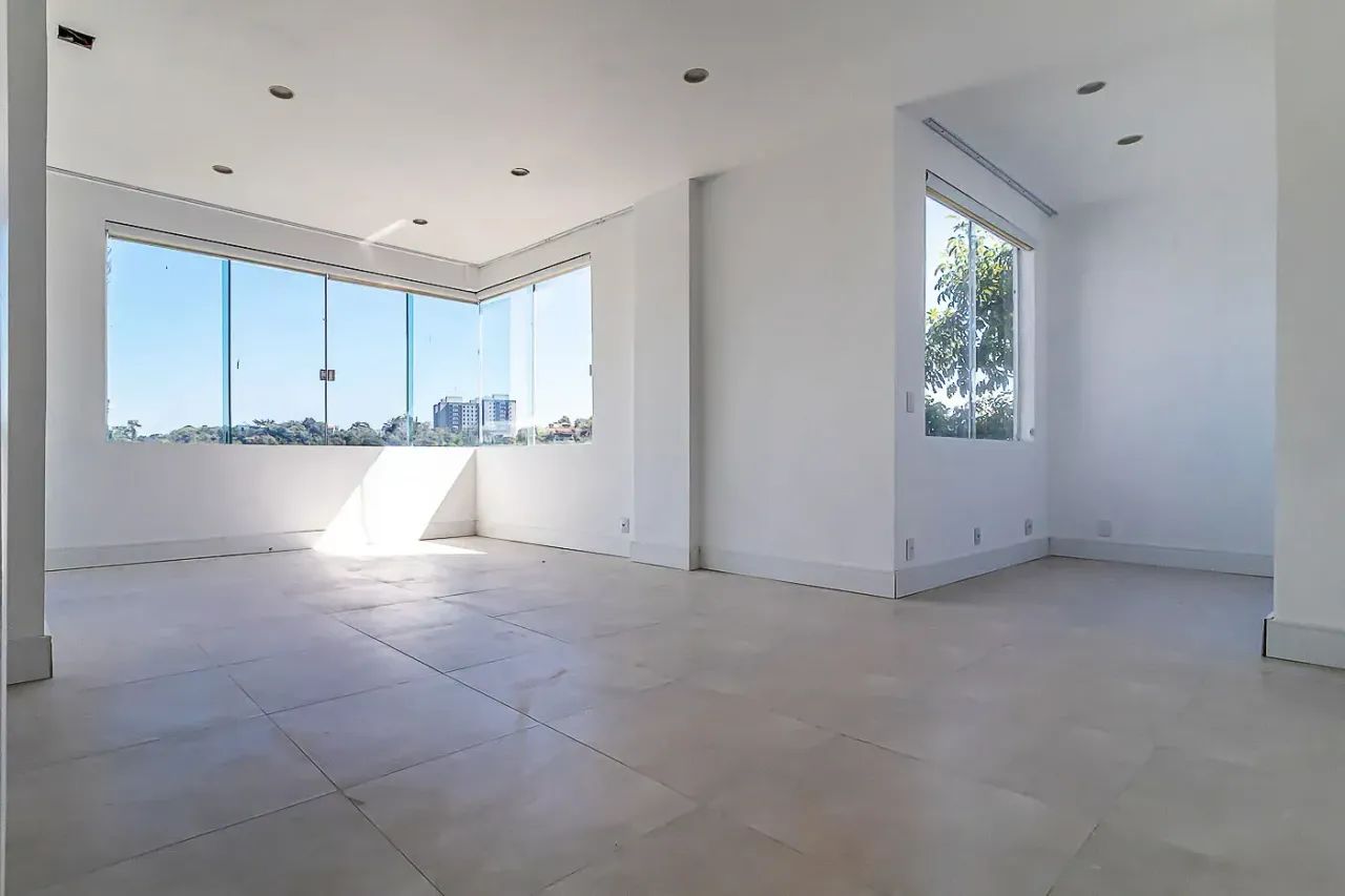 Casa à Venda com 4 dormitórios, sendo 4 suítes, 436m². - Foto 4