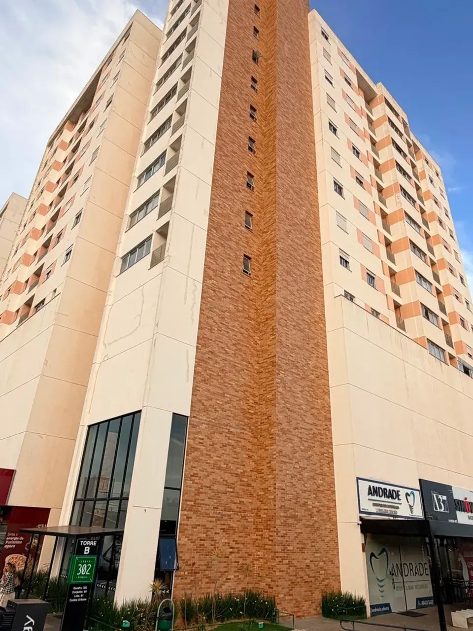 2 quartos  com suíte e vaga de garagem .