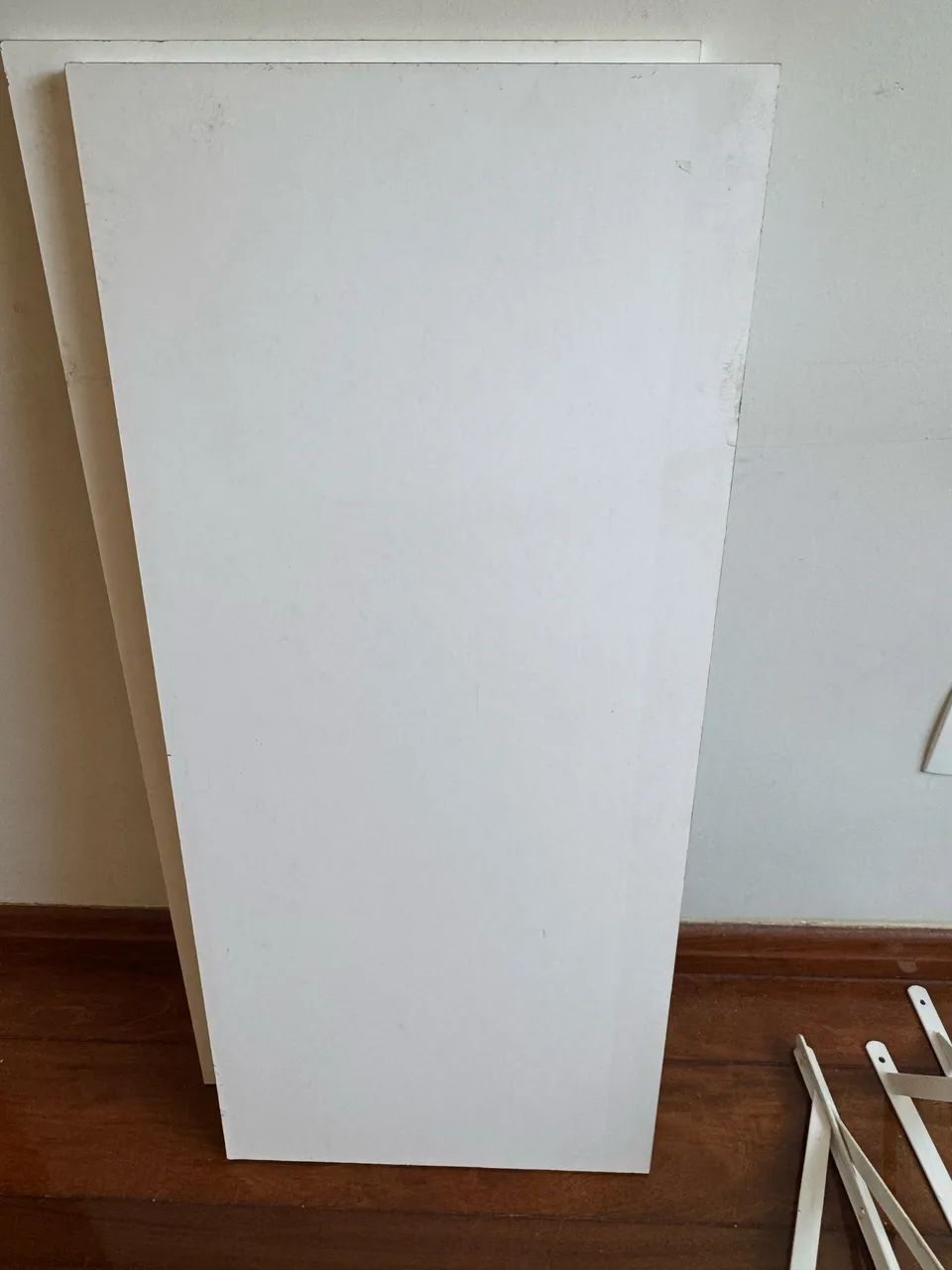 Kit com 2 Prateleiras de MDF Brancas com Mão Francesa - Foto 2