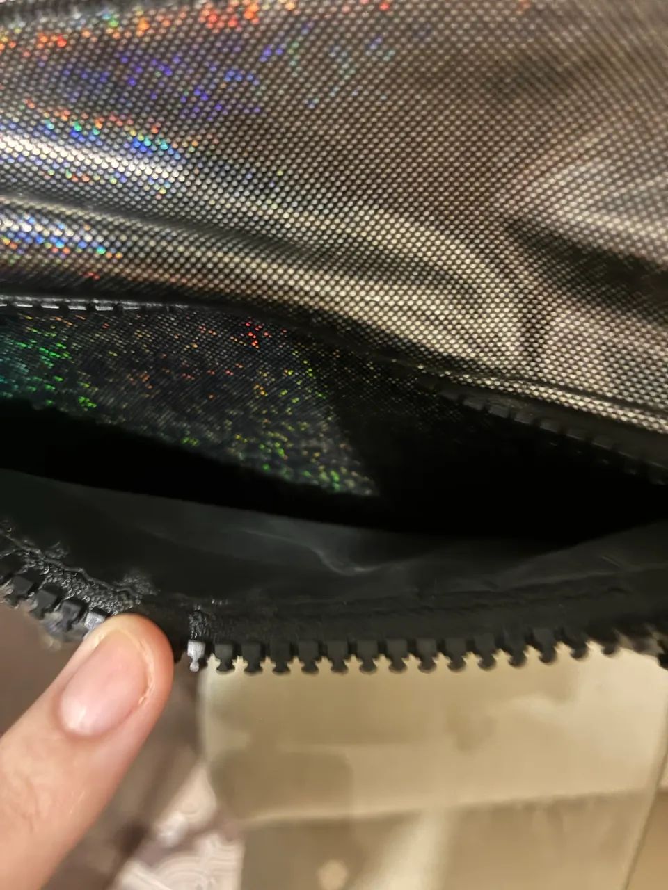 Mini bag holográfica da Capricho com a Sestini - Foto 4