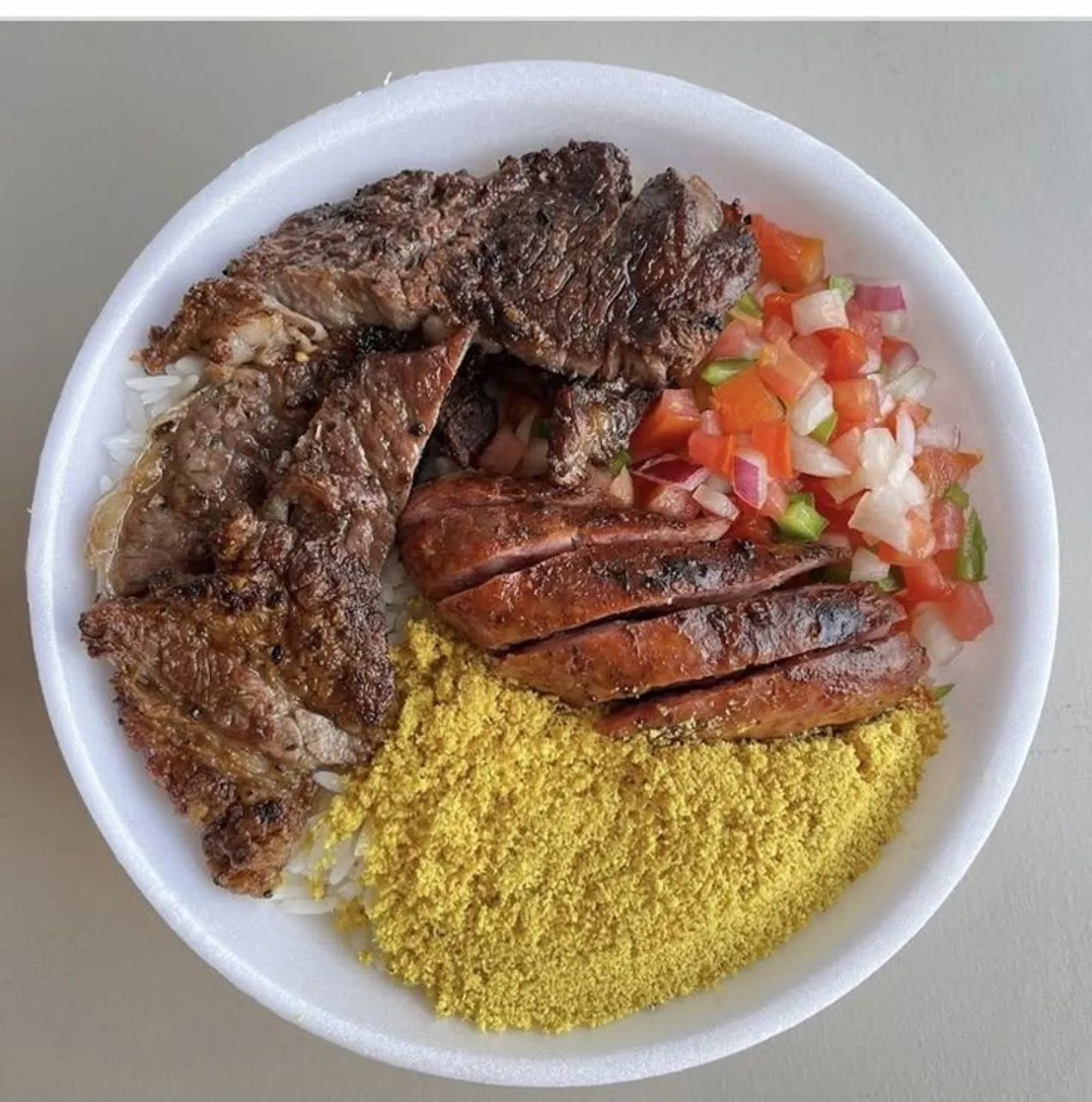 FORNECEMOS ALMOÇO