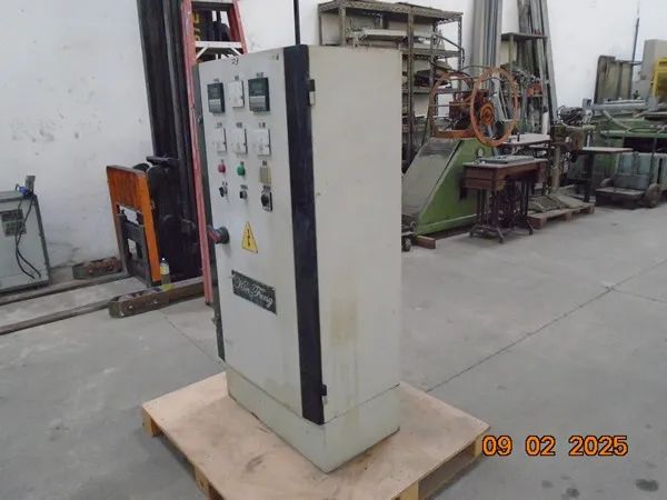 Painel elétrico com componentes - 0364962162682241122