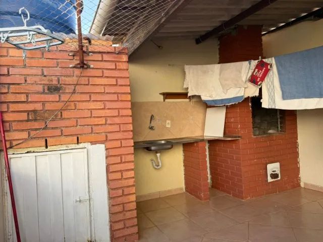 Casa com Casa de Fundo e Churrasqueira - Foto 2