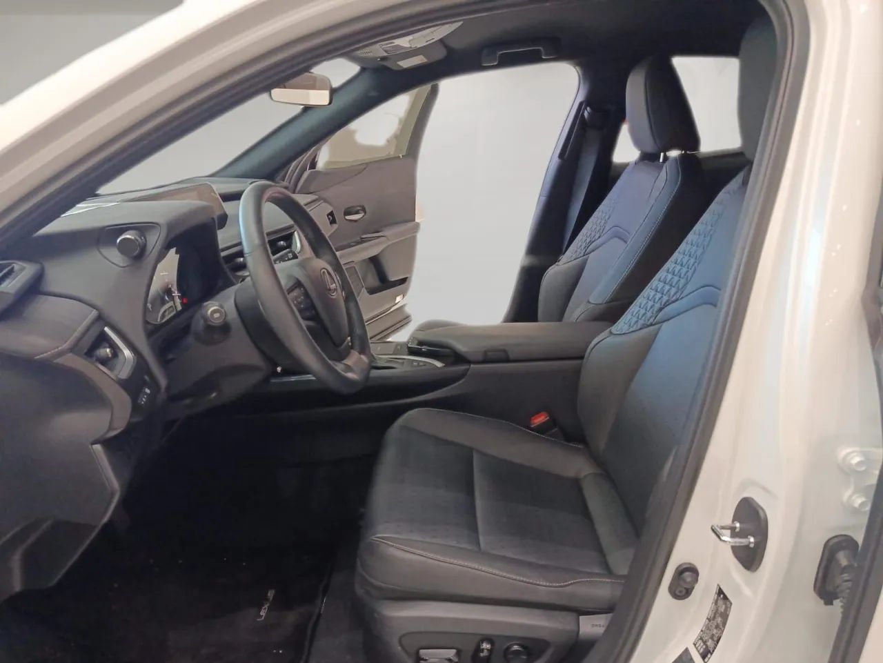 Lexus UX-250h Dynamic 2.0 16V Aut.(hybrid), foto 14 de 20