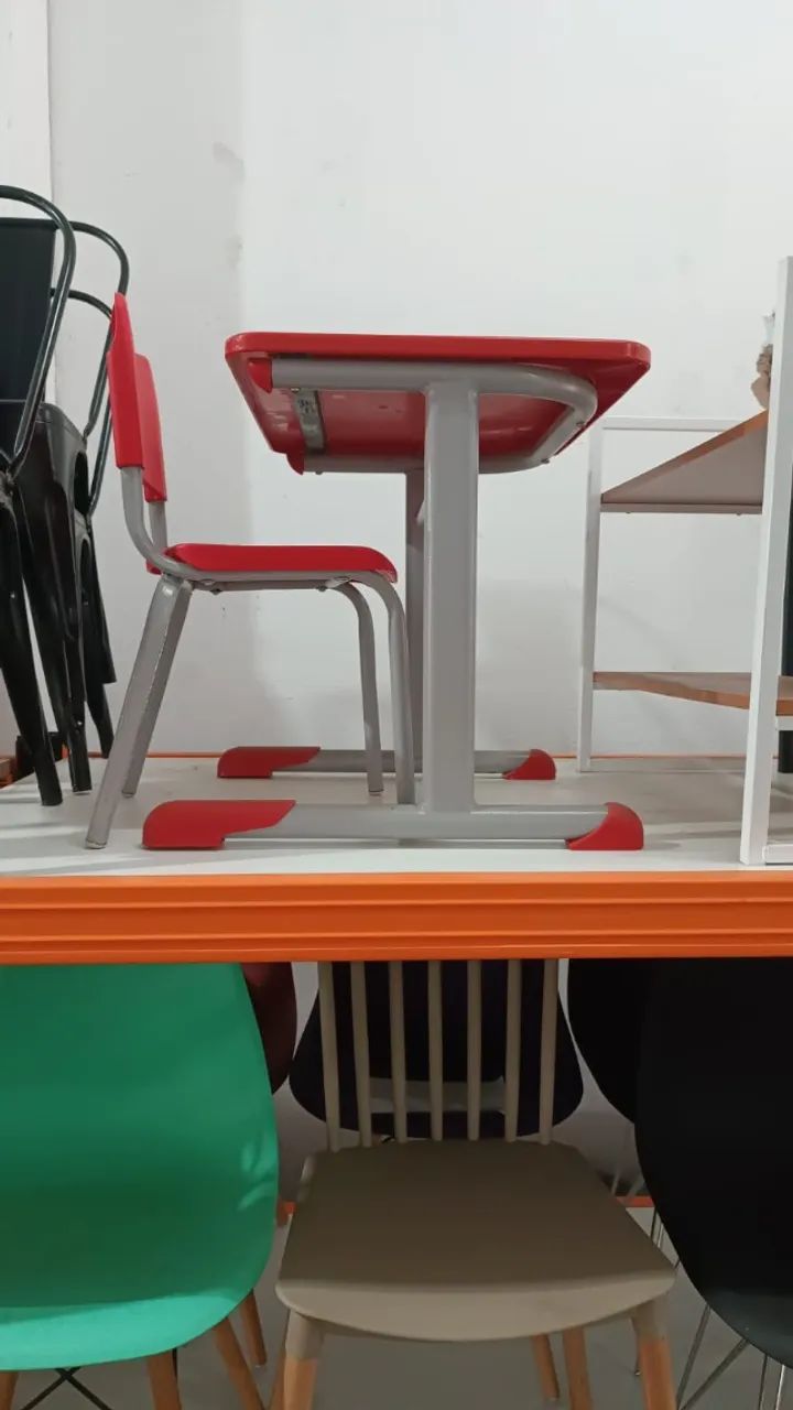 DIA DAS CRIANÇAS Conjunto Escolar Mesa E Cadeira Infantil Vermelho E Cinza