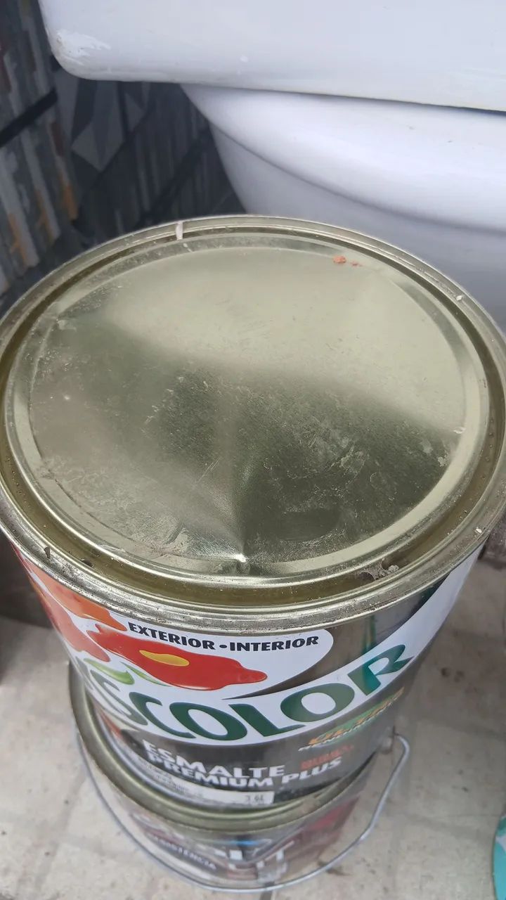 Tinta Esmalte Premium Plus Madeira e Metais cor: Acetinado Branco - Foto 2