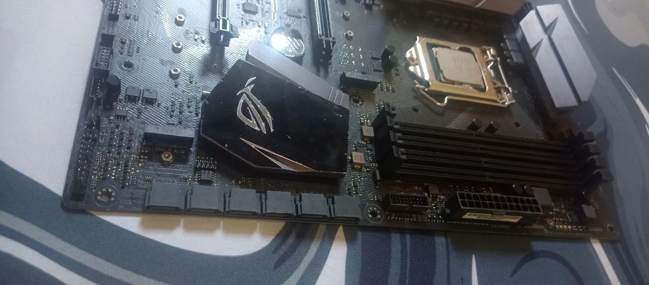placa-mãe ASUS ROG Strix B250F Gaming - Foto 5