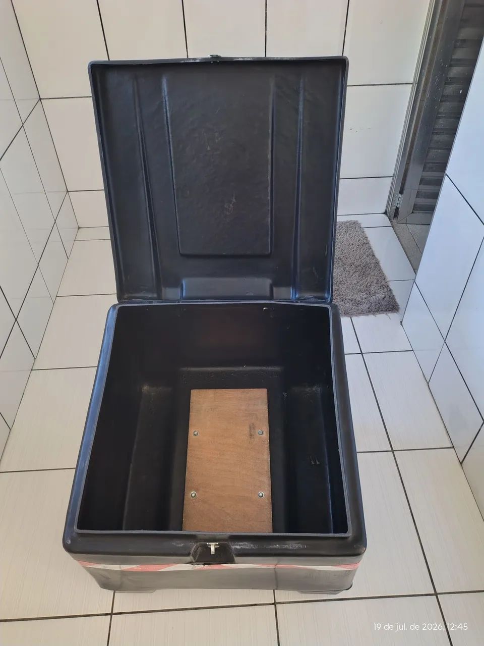 Baú para moto 135 litros mas suporte junto 