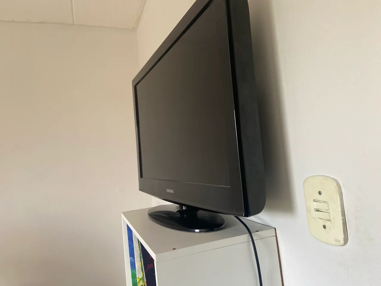 Vende se tv, está sem ligar