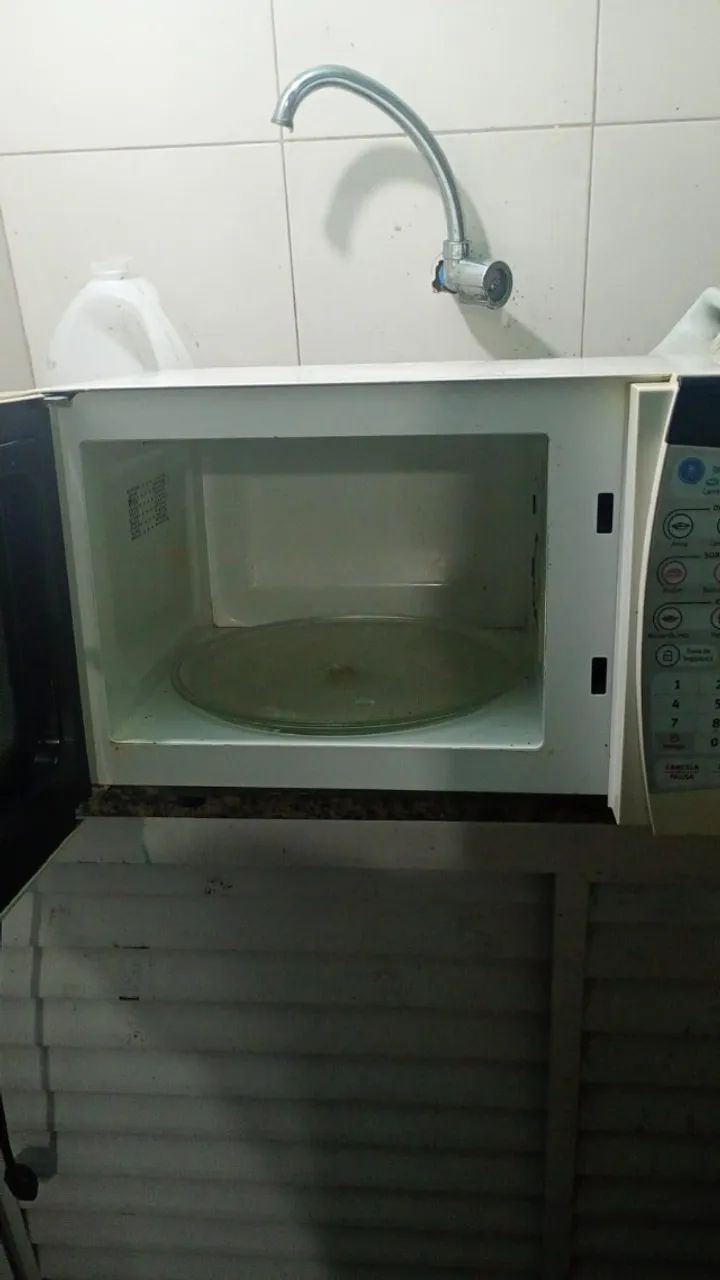 MICRO ONDAS ELECTROLUX 220V - Foto 2