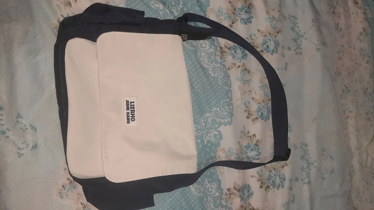 Bolsa tiracolo azul escuro e branco - Foto 2