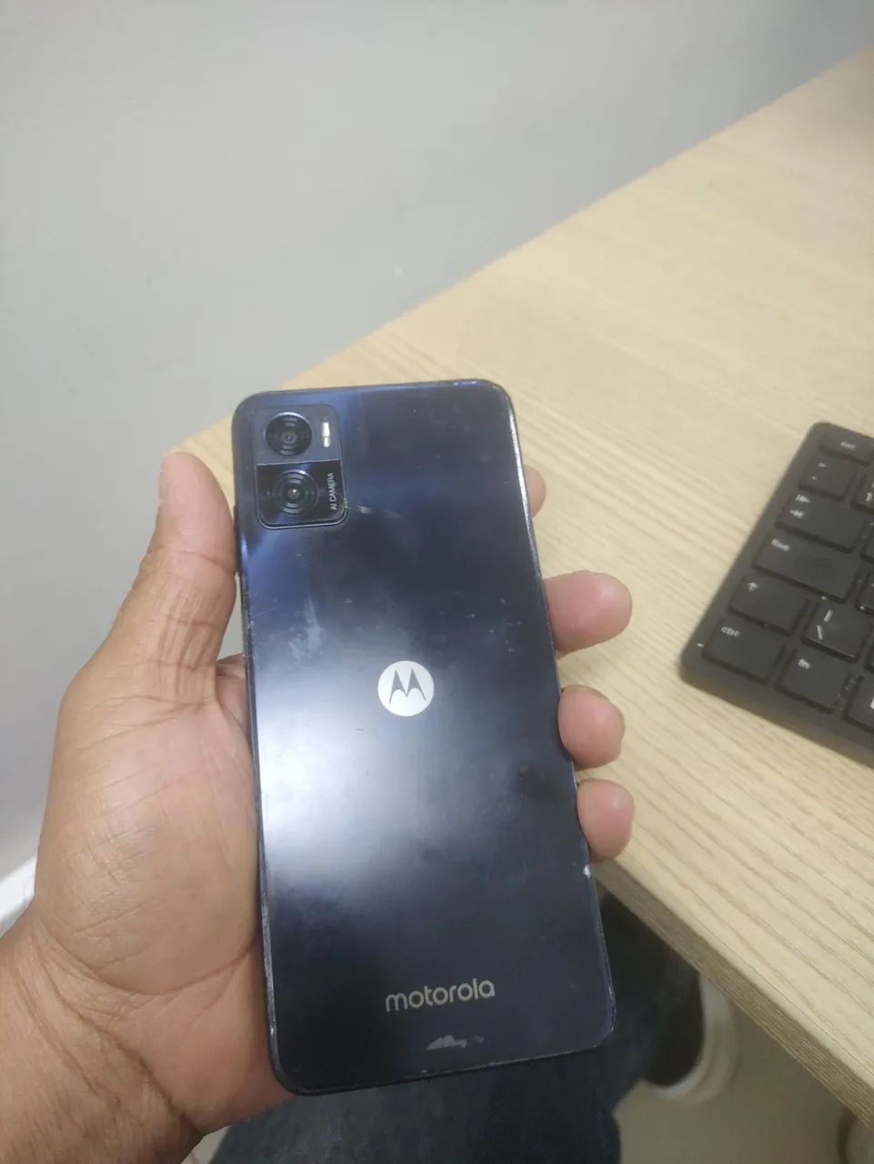 Vendo celular otimo moto e22 celular não trava bateria duradoura pegando tudo  - Foto 2