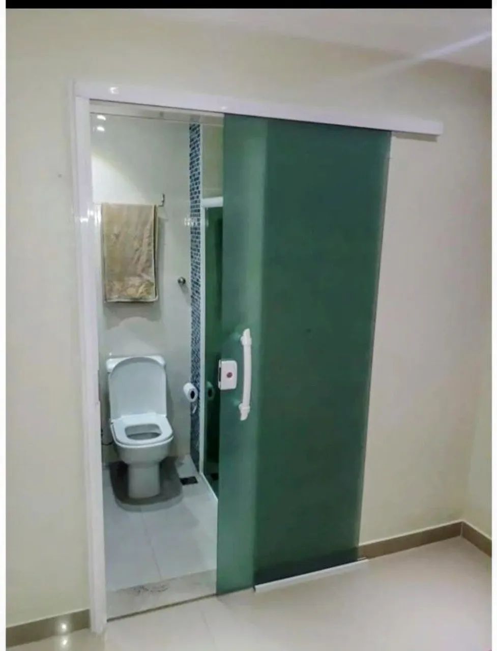 Serviço de Montagem de Portas de Vidro Temperado Sob Medida - Foto 4