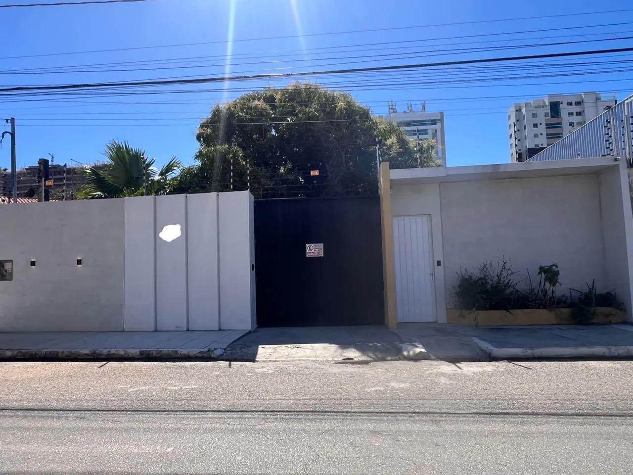 Aluga-se casa para comércio 