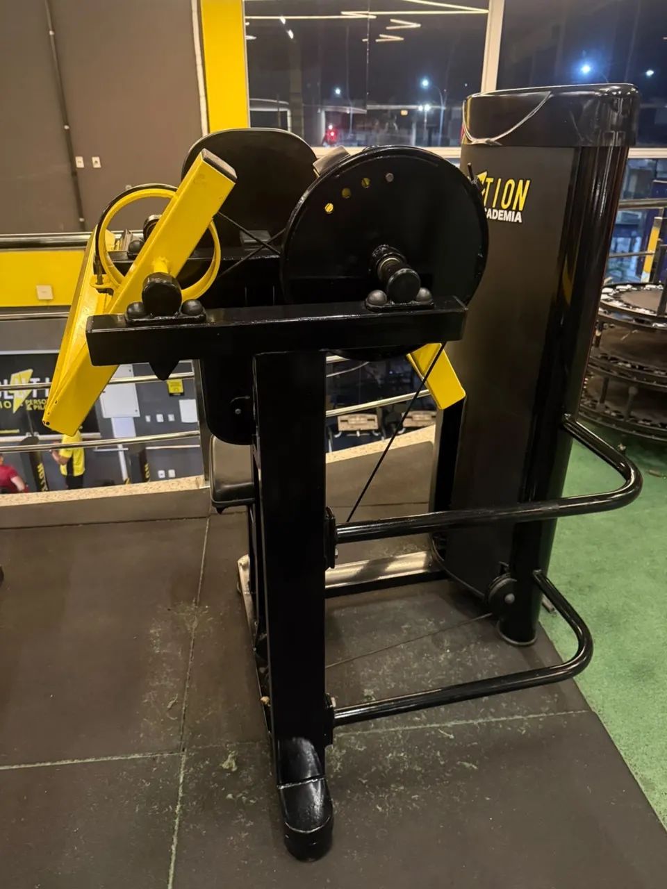 Vendo equipamentos de academia semi novos - Foto 4