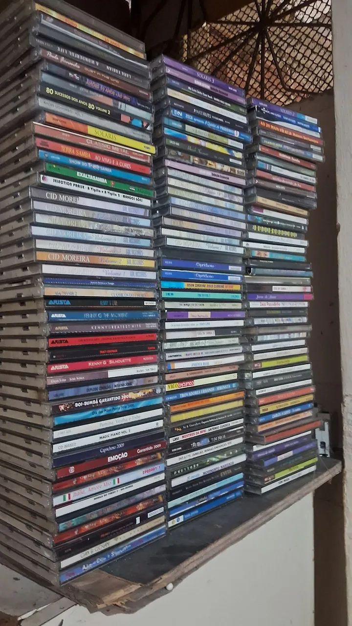 Cds de vários estilos 