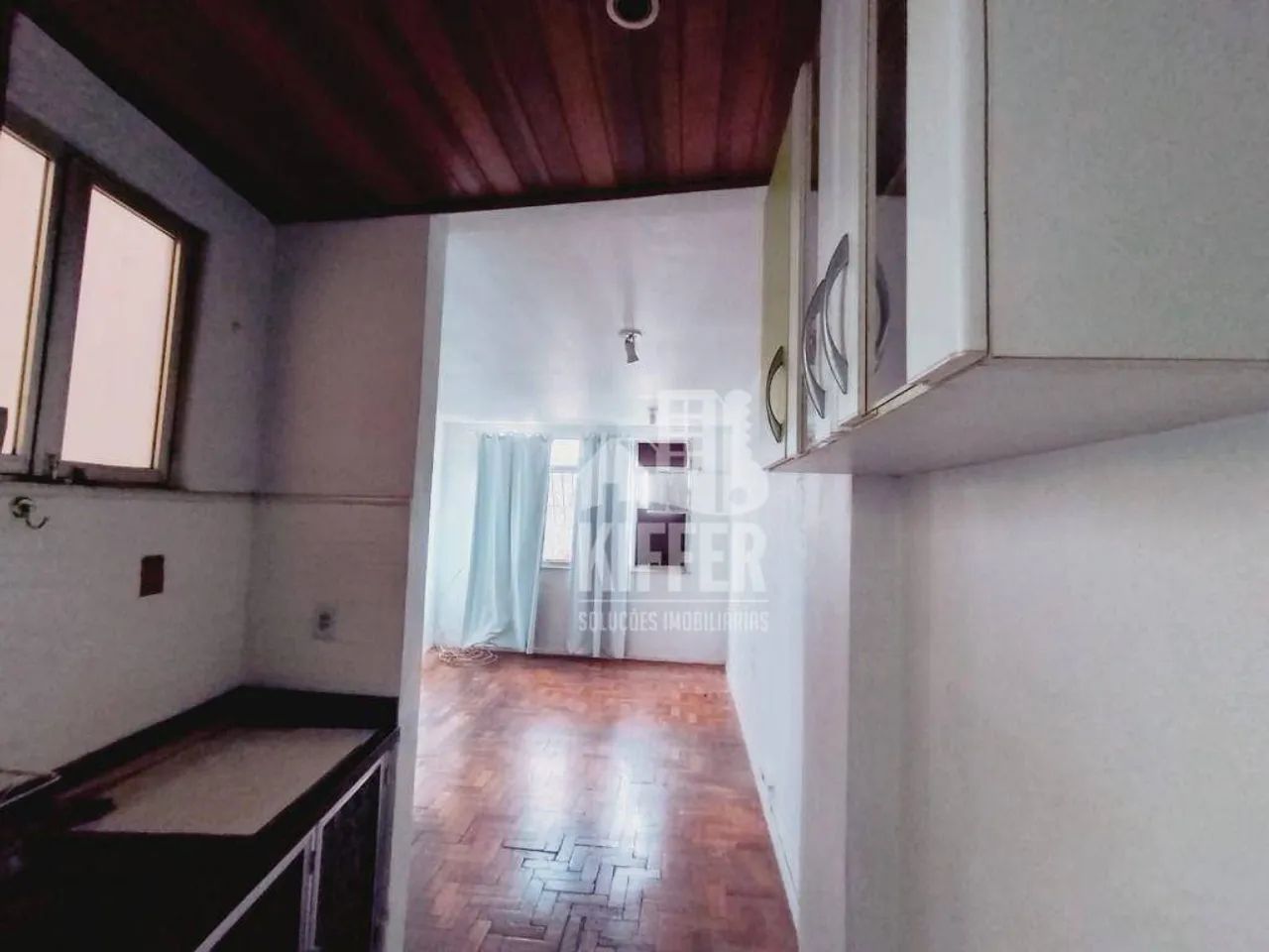 Apartamento, que pode ser usado como Sala comercial.