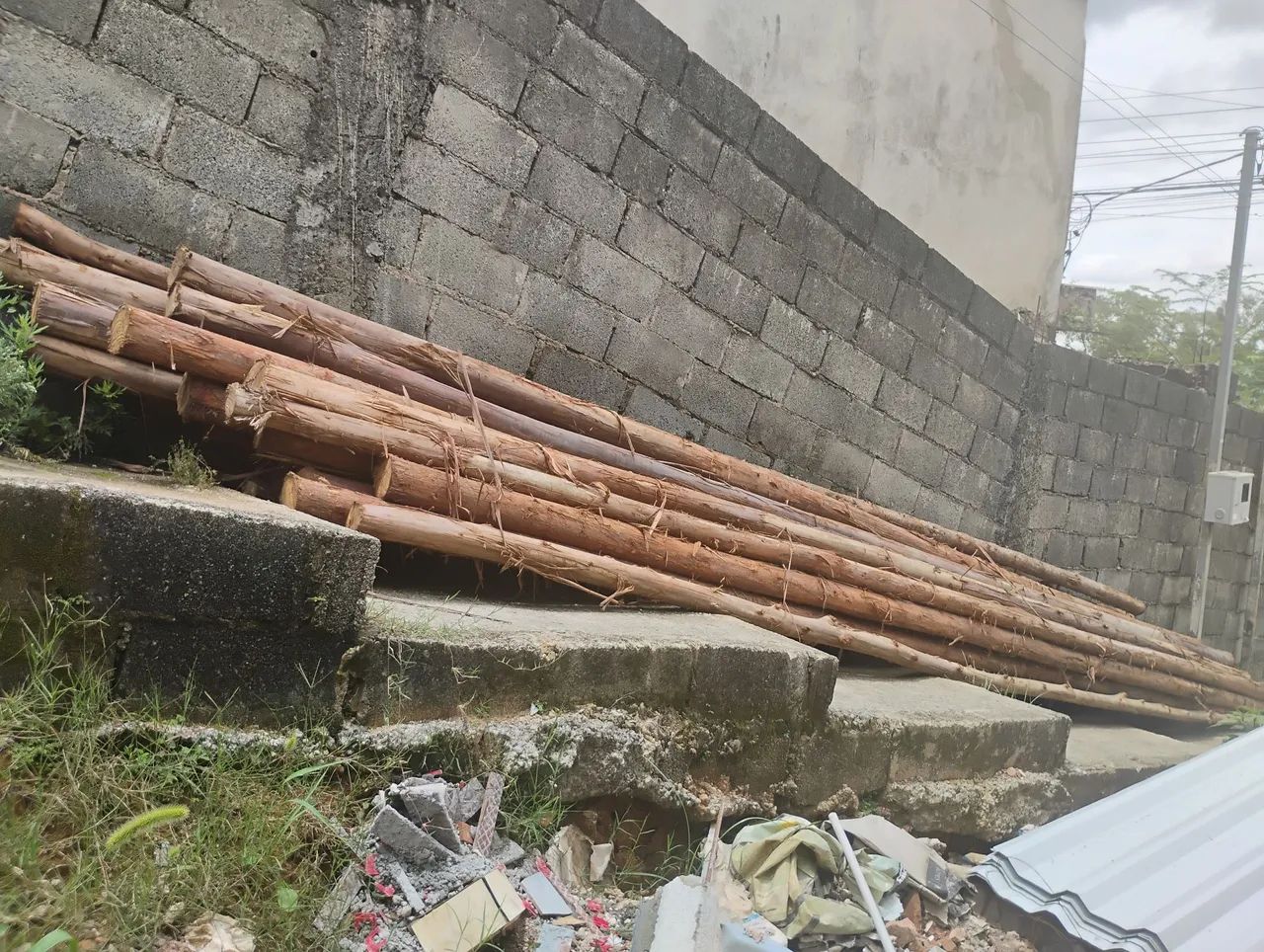 Vendo 80m de escoras.