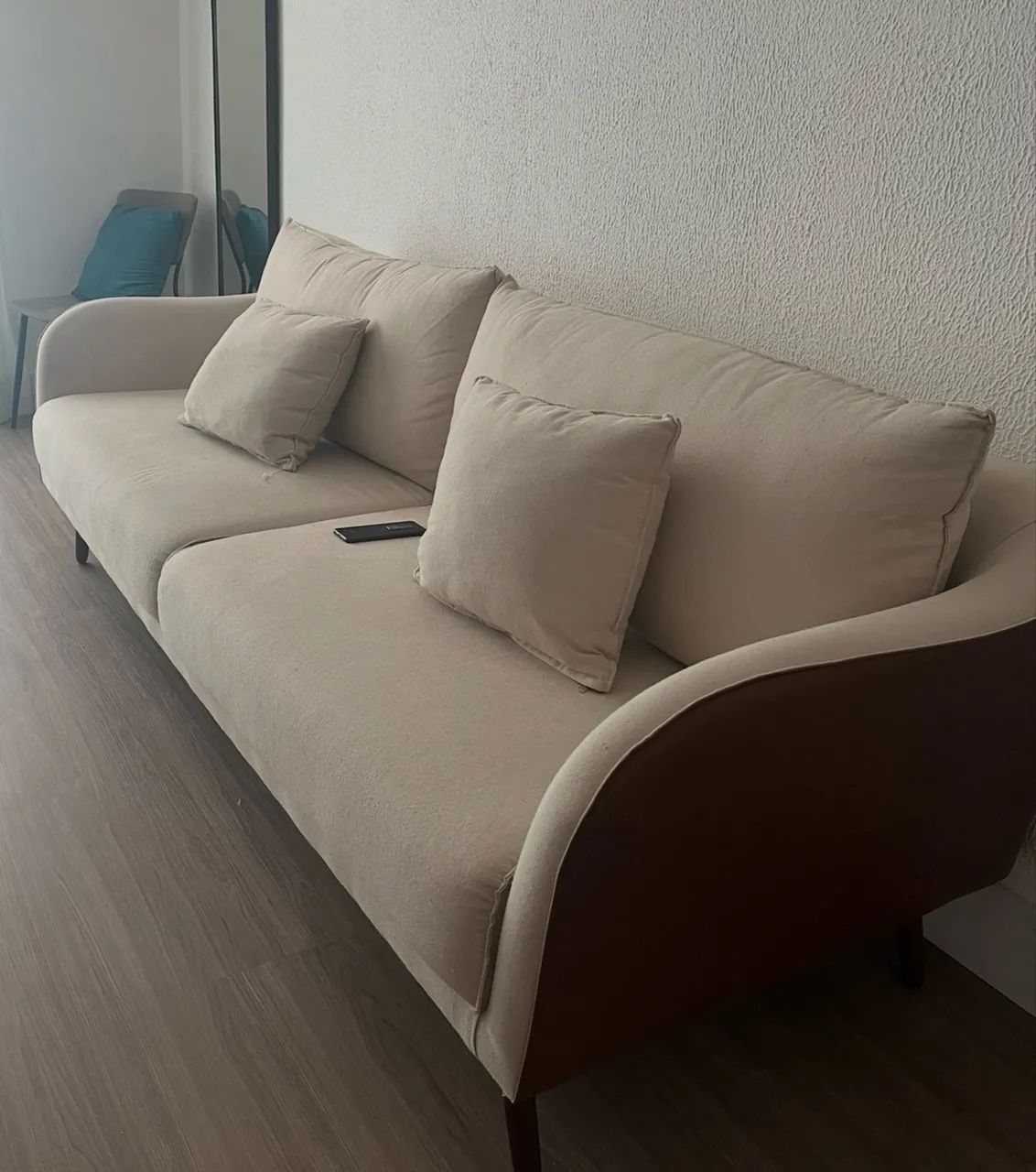 Sofá Living em Linho Bege 2,40m