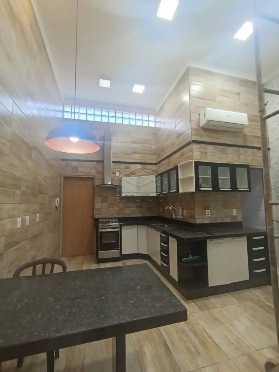 EXCELENTE CASA COM 3 DORMITÓRIOS COM PISCINA