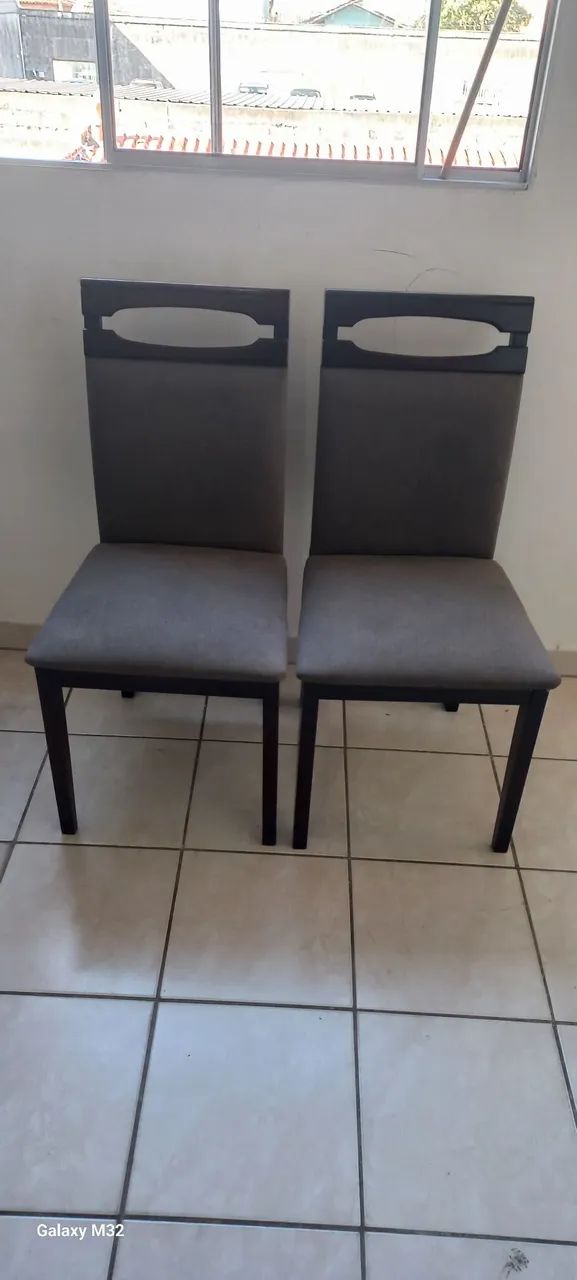 Vendo 4 cadeiras de madeira com estofado. - Foto 5