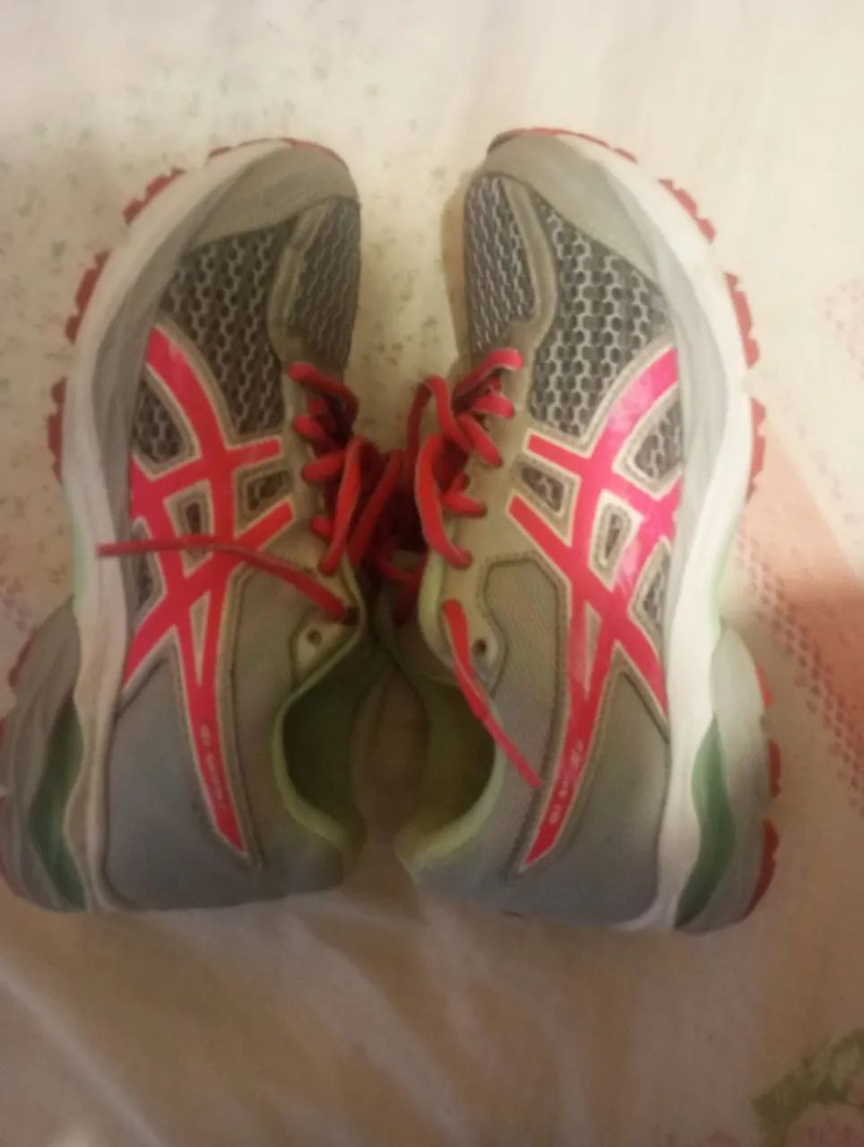 4 pares de Lindos tênis, originais. 2 Asics, 1 Nike e 1 ALL Star.