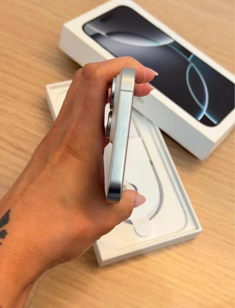 ? iPhone 16 Pro Max Branco - 256GB | Estado de Novo - Foto 3