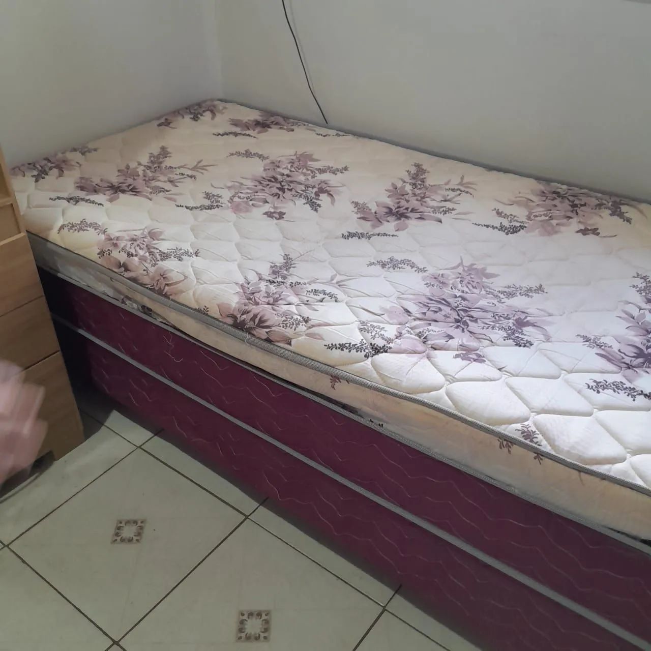 Cama box de mola de solteiroem bom estado  - Foto 3