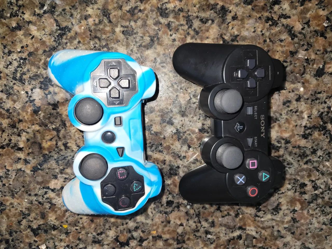 Duas Manetes de PS3 em ótimo estado sem drift ou falhas 65734679305475120